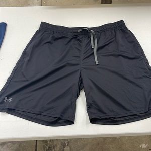 Men’s black under Armour shorts